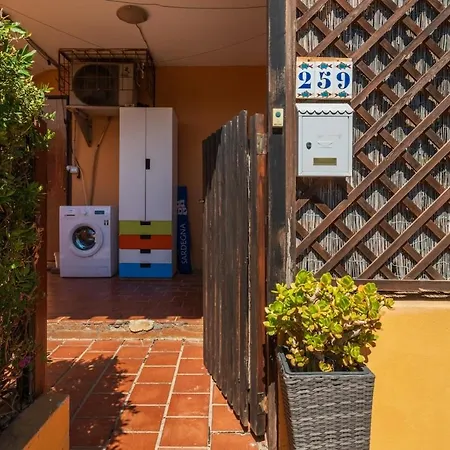 Apartment Vista Mare E 5 Minuti A Piedi Dalla Spiaggia- Luminosa Con Parcheggio